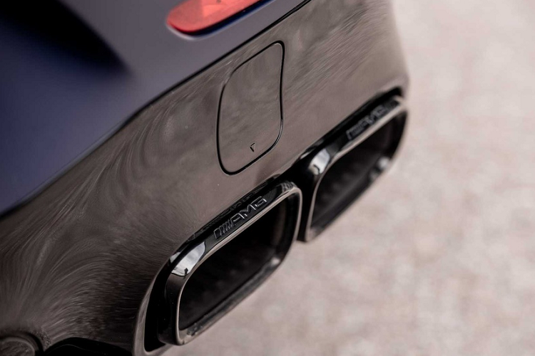 Bên cạnh đó, hãng độ Đức cũng bổ sung cho xe bộ tăng áp mới có giá 7.181 USD, hệ thống ống xả hiệu suất cao trị giá 6.023 USD, bộ lọc khí thể thao (267 USD) và đầu ra ống xả bằng thép không gỉ (5.450 USD). Tổng chi phí để biến chiếc coupe 4 cửa mạnh ngang siêu xe là gần 23.000 USD.