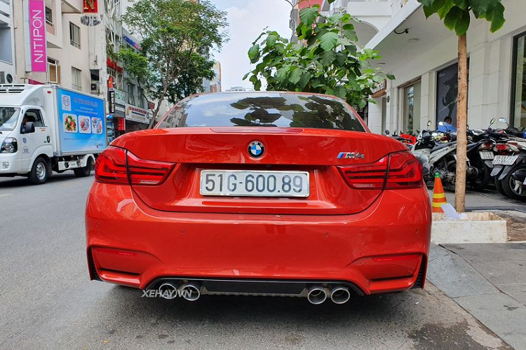 Bên dưới nắp ca-pô, BMW M4 Convertible hàng hiếm này sở hữu cỗ máy I6 3.0L TwinPower Turbo cho công suất tối đa lên tới 425 mã lực và mô-men xoắn đạt 550Nm. BMW cho biết, M4 Convertible có thể tăng tốc từ 0-100km/h chỉ trong 4,2 giây với hộp số 7 cấp và 4,4 giây với hộp số sàn. Tốc độ tối đa được giới hạn điện tử là 250km/h, với gói M Driver’s Package thì con số này là 280km/h.