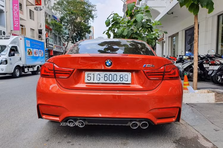 Bên dưới nắp ca-pô, BMW M4 Convertible hàng hiếm này sở hữu cỗ máy I6 3.0L TwinPower Turbo cho công suất tối đa lên tới 425 mã lực và mô-men xoắn đạt 550Nm. BMW cho biết, M4 Convertible có thể tăng tốc từ 0-100km/h chỉ trong 4,2 giây với hộp số 7 cấp và 4,4 giây với hộp số sàn. Tốc độ tối đa được giới hạn điện tử là 250km/h, với gói M Driver’s Package thì con số này là 280km/h.