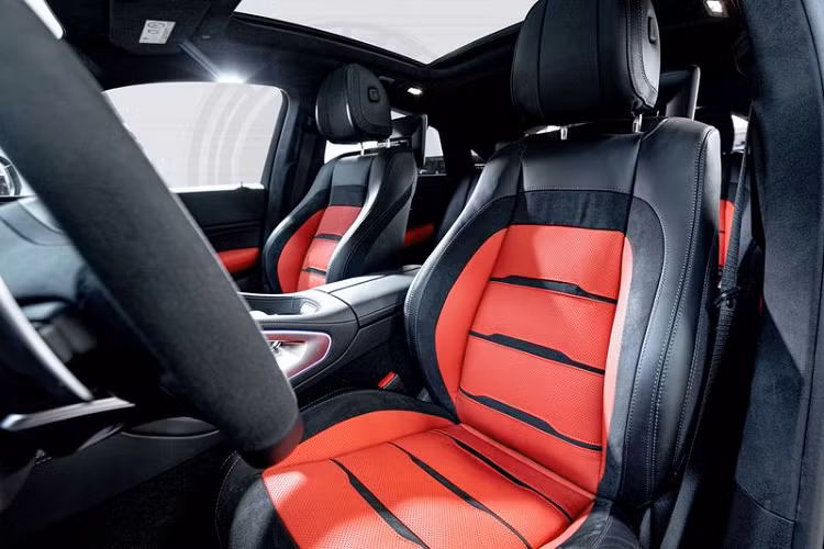 Hofele cũng tinh chỉnh lại cản sau của GLE Coupe để mang đến cái nhìn thể thao hơn, đi kèm còn có hệ thống ống xả quad và bộ khuếch tán cỡ lớn mạnh mẽ.