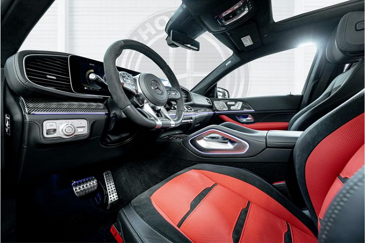 Về nội thất, Hofele mang đến cho khách hàng các lựa chọn gần như vô hạn về màu sắc, đường khâu và thiết kế đục lỗ trên ghế ngồi.