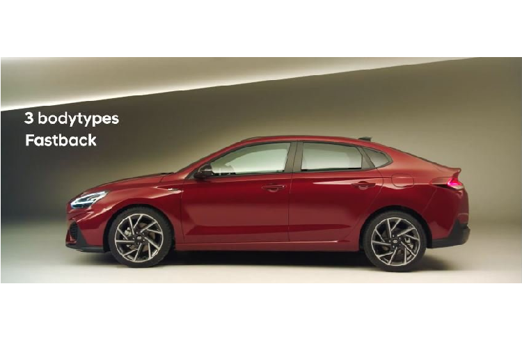 Mẫu xe hơi mới Hyundai i30 facelift đi kèm các tính năng kết nối được cập nhật để trở nên tiện nghi hơn. Xe trang bị cụm đồng hồ kỹ thuật số 7 inch mới và màn hình cảm ứng kỹ thuật số 10,25 inch. Kết nối điện thoại không dây và các tính năng Bluelink cũng có sẵn lần đầu tiên.