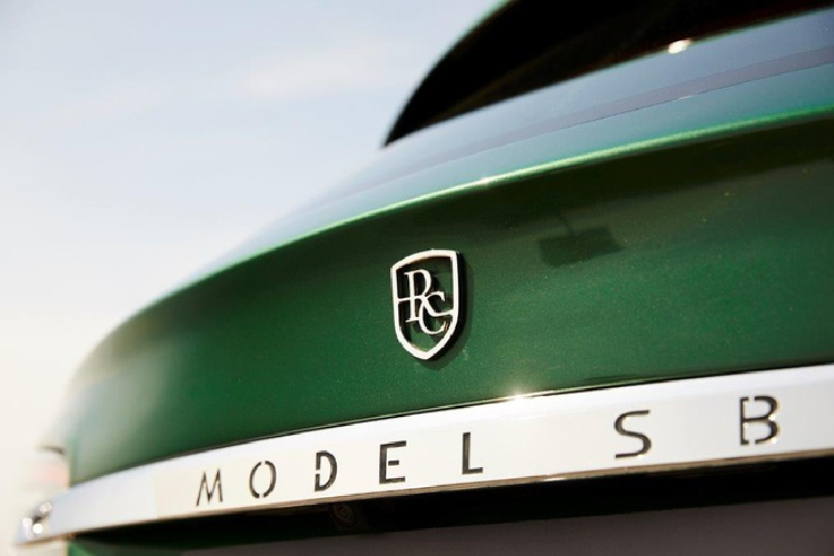 RemetzCar thuyết phục Floris de Raadt làm theo ý tưởng riêng. Cả hai đều không ngờ chi phí lại đội lên quá lớn.