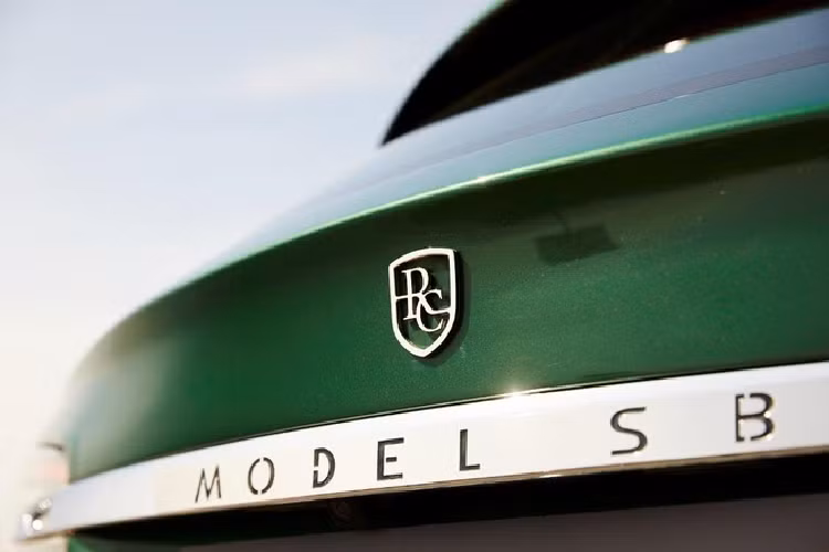 RemetzCar thuyết phục Floris de Raadt làm theo ý tưởng riêng. Cả hai đều không ngờ chi phí lại đội lên quá lớn.