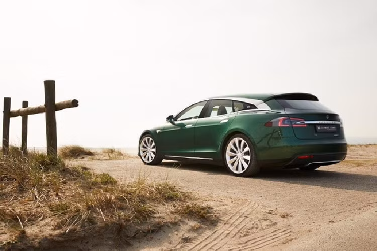 Khi đó, Tesla Model S Shooting Brake thu hút rất nhiều quan tâm. RemetzCar từng nói sẽ bắt tay vào sản xuất 20 chiếc.