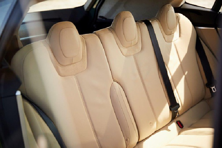 Mẫu xe đặc biệt phát triển từ Tesla Model S P85 dùng duy nhất một động cơ điện cho công suất 422 mã lực và 600 Nm đi cùng khối pin 85 kWh.