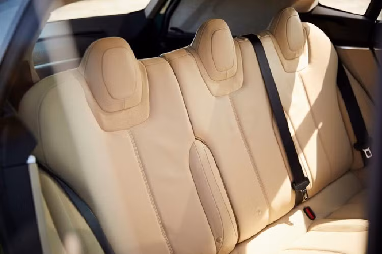 Mẫu xe đặc biệt phát triển từ Tesla Model S P85 dùng duy nhất một động cơ điện cho công suất 422 mã lực và 600 Nm đi cùng khối pin 85 kWh.