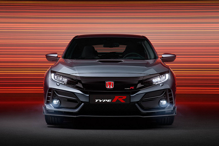 Khác với bản Civic Type R Limited Edition được bán rộng rãi ở cả châu Âu và Mỹ, phiên bản Civic Type R Sport Line này chỉ dành riêng cho thị trường Lục Địa Già. Xe có một màu sơn đặc trưng là Racing Blue. Giá xe Honda Civic Type R Sport Line chưa được tiết lộ.