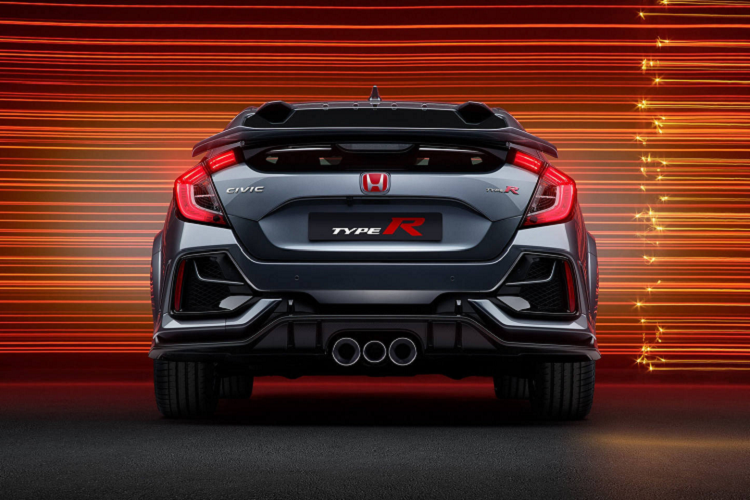 Cuối cùng là chế độ Auto Score, tự động ghi lại nhật ký của người lái qua các thông số tăng tốc, giảm tốc, kỹ năng đánh lái và trả lái.