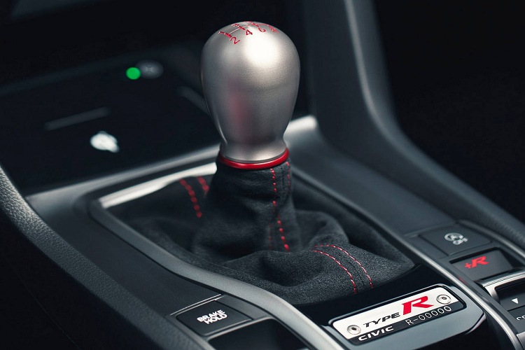 Hãng xe Honda còn cung cấp cho người dùng ứng dụng LogR giúp họ theo dõi chiếc xe hiệu năng cao của mình qua nhiều thông số khác nhau và 3 chế độ hoạt động.