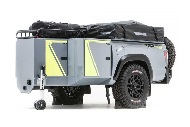 Được chế tạo bởi Marty Schwerter và đội ngũ tại Motorsports Garage, xe moóc dựa trên bán tải Tacoma (chính xác là phần thùng xe) này cung cấp một cơ sở cắm trại cho những ai tìm kiếm một mái nhà ngoài trời ở giữa nơi hoang dã, một mặt hàng ngày càng “hot” vì tình hình đại dịch.