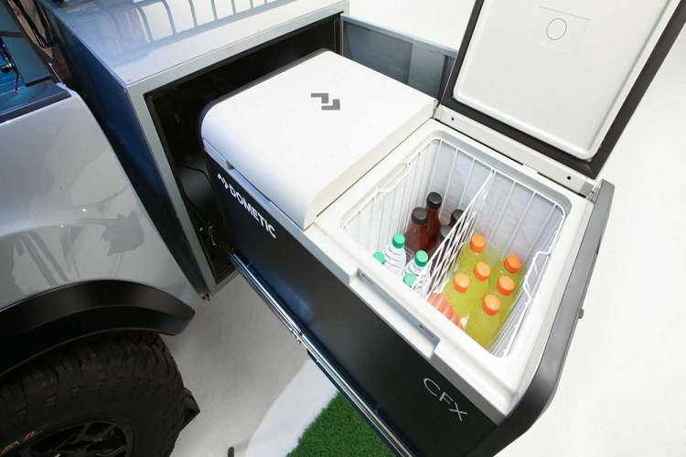 Giúp Toyota TRD Sport Trailer lăn trên mặt đất và vượt qua địa hình là bộ la-zăng TRD Pro bọc trong lốp General Grabber X3 cỡ 285/70/17. Nếu được sản xuất thương mại, Toyota TRD Sport Trailer sẽ kết hợp cũng bán tải Toyota Tacoma tạo ra sản phẩm tuyệt vời.