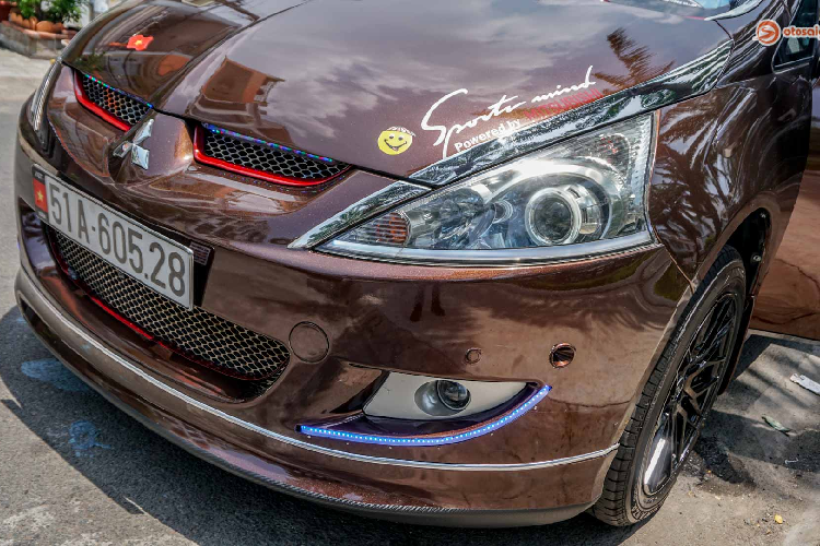 Tuy là dòng xe đã bị khai tử từ lâu nhưng Mitsubishi Grandis vẫn chiếm ưu thế trên thị trường xe cũ trong phân khúc MPV tại Việt Nam. Thế mạnh của Grandis đến một phần từ ngoại hình được đại đa số đánh giá là không lỗi thời, bên cạnh đó là mức giá rẻ trên thị trường xe cũ.