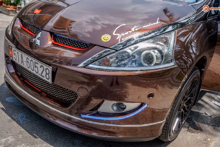 Tuy là dòng xe đã bị khai tử từ lâu nhưng Mitsubishi Grandis vẫn chiếm ưu thế trên thị trường xe cũ trong phân khúc MPV tại Việt Nam. Thế mạnh của Grandis đến một phần từ ngoại hình được đại đa số đánh giá là không lỗi thời, bên cạnh đó là mức giá rẻ trên thị trường xe cũ.