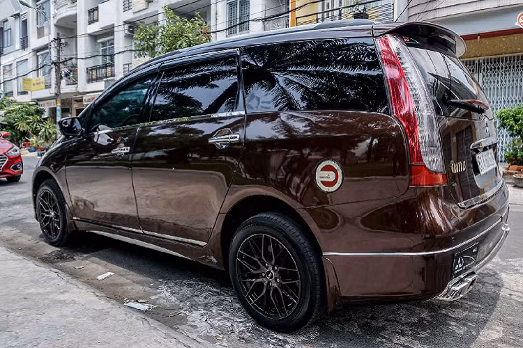 Với những người đã “trót yêu” mẫu xe này như bác Kiên, việc nâng cấp cho chiếc Grandis của mình trở thành một sở thích riêng khó bỏ. Mức giá xe Mitsubishi Grandis cũ khoảng trên dưới 300 triệu đồng tuỳ vào đời, độ mới hay cũ của xe.