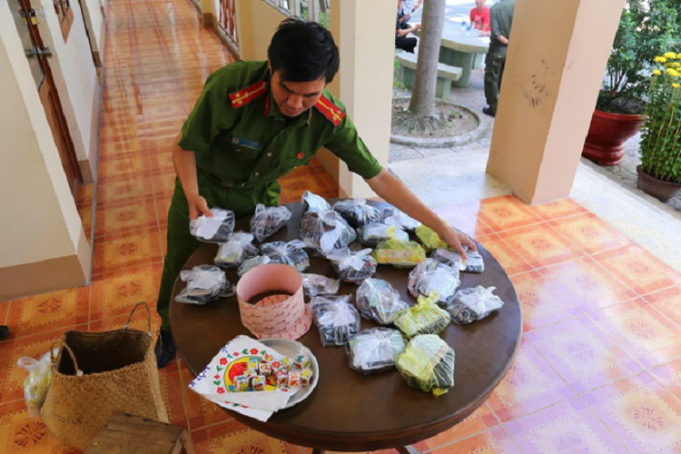 Pha tu diem danh bac ngay dau nam o Binh Duong