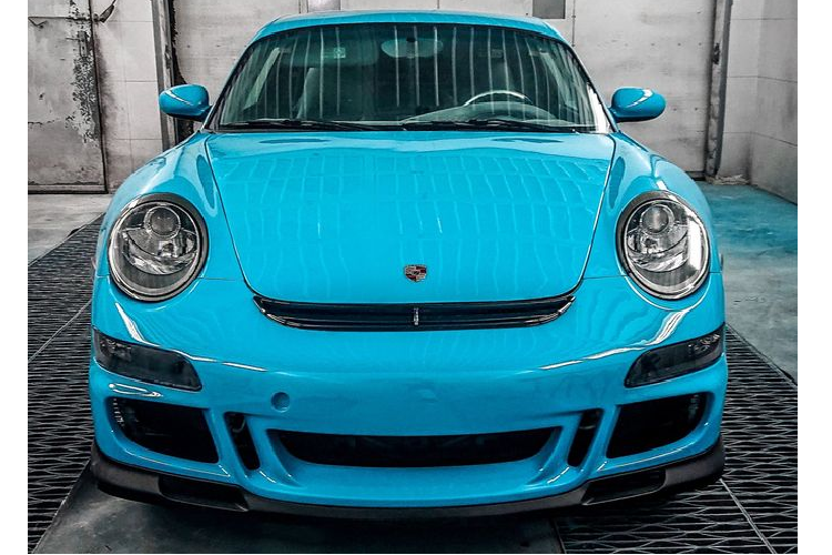 Phiên bản Porsche Boxster Shooting Brake đầu tiên này đã được hoàn thiện với lớp áo Xanh dương Miami, kiến tạo nên vẻ đẹp trẻ trung và tăng chất thể thao vốn có.