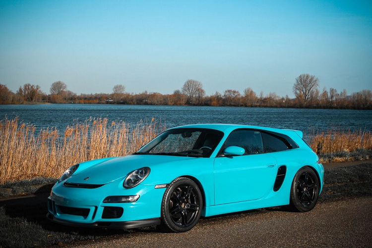 Với tên gọi đầy đủ là “Van Thull Development Boxster Shooting Brake”, chiếc xe giờ đây chỉ còn thiếu khâu hoàn thiện bên trong khoang nội thất, đặc biệt là phần khoang sau, hứa hẹn sẽ xuất hiện với thiết kế độc đáo.