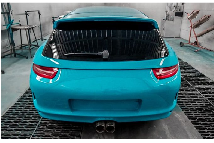 Trên thực tế, đây không chỉ đơn thuần là chiếc Porsche 986 Boxster 2020 mới bởi lẽ nhà độ đã sử dụng các bộ phận hay linh kiện từ một số model Porsche khác để hoàn thành sản phẩm này.