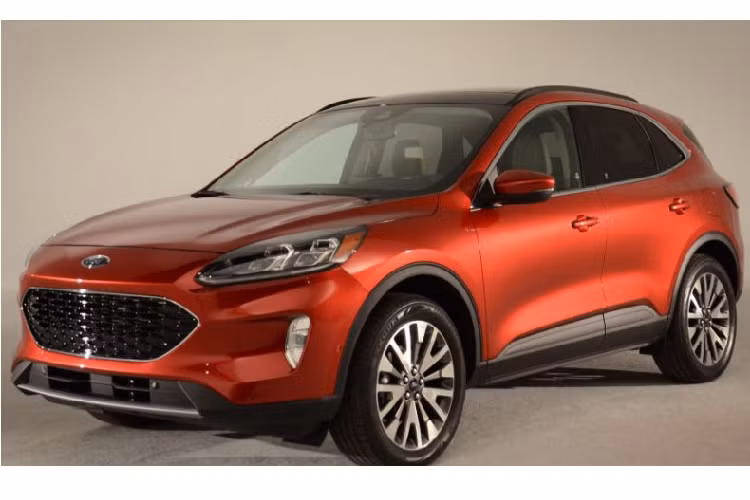Tại Việt Nam, Ford Escape thế hệ mới đã từng được trưng bày trong triển lãm VMS 2019. Vào thời điểm đó, ai cũng tin rằng mẫu crossover này sẽ được lắp ráp tại Việt Nam để cạnh tranh với những đối thủ như Honda CR-V, Mazda CX-5 hay Hyundai Tucson. Tuy nhiên, sau gần 1 năm, vẫn chưa thấy hãng Ford có động thái phân phối Escape tại Việt Nam.