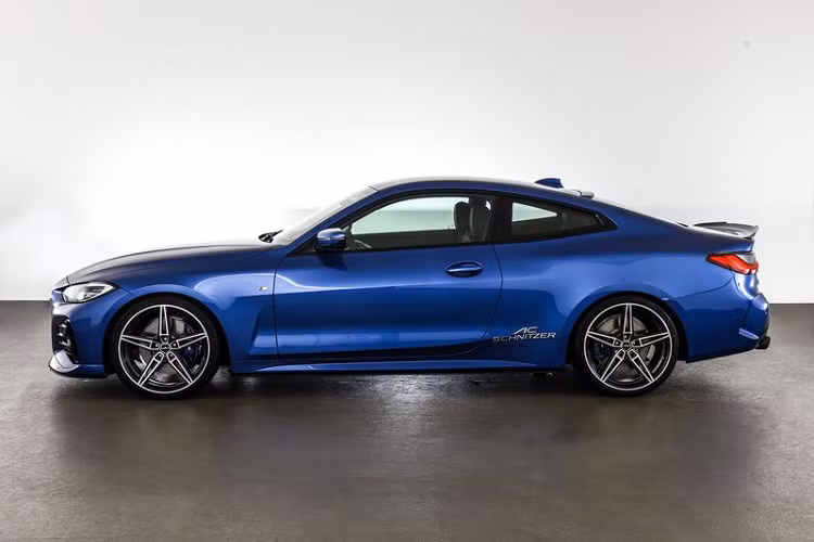 Ở bên trong, AC Schnitzer cung cấp bộ cần số bằng nhôm bóng bẩy và các bàn đạp bằng nhôm, hốc để chìa khóa và chỗ để chân cũng được làm đẹp.