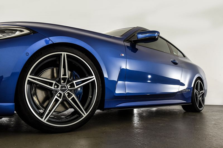 Xe cũng có thêm bộ kit Spring giúp hạ bớt gầm xe 30 mm, kết hợp cùng hệ thống treo thể thao tiếp tục hạ gầm thêm khoảng 20 - 30 mm. Điều này giúp dáng vẻ của xe thể thao BMW 4-Series Coupe 2021 trở nên bệ vệ và "đe dọa" hơn. Làm tròn các sửa đổi bên ngoài của hãng độ Đức là việc trang trí ống xả trong màu đen, mạ crôm hoặc sợi carbon.