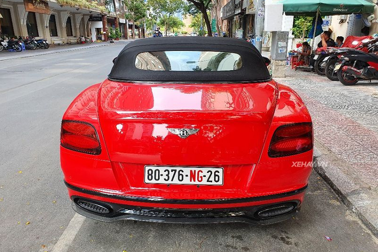 Về truyền động, Bentley Continental Supersports mui trần thế hệ thứ 2 cũng là phiên bản mạnh nhất của dòng Continental GT với công suất lên đến 710 mã lực cùng mô men xoắn 1.017 Nm. Xe sử dụng hộp số 8 cấp tự động của ZF cùng khả năng sang số nhanh Quickshift, Block Shifting cùng lẫy chuyển số tích hợp thẳng vào vô lăng.