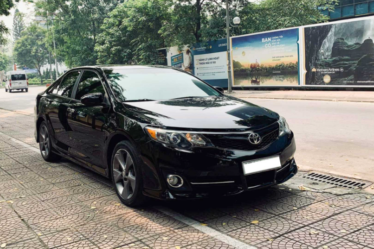 Ngoài ra, độ mới của ngoại thất và nội thất sau sử dụng cũng là một yếu tố rất đáng để quan tâm, chi phí thay thế phụ tùng Camry Mỹ không hề rẻ và khó kiếm hơn nếu so với Camry Việt, nhiều món đồ phải chờ đợi đặt hàng từ Mỹ là một trở ngại đối với người chơi.