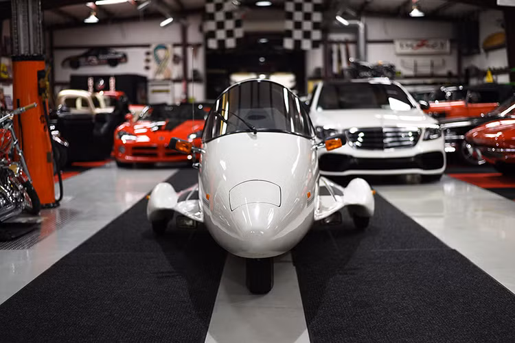 Những thông tin thông số chính xác của Pulsse Autocycle là rất khó tìm, nhưng nhờ có trọng lượng nhẹ khoảng 450 kg và tỉ số lực cản 0,193, phương tiện bất thường này có thể gia tốc từ 0-96 km/h trong dưới 7 giây và chạm tốc độ tối đa 209 km/h khi trang bị với động cơ 1.100 cc và 1.200 cc của Honda. 