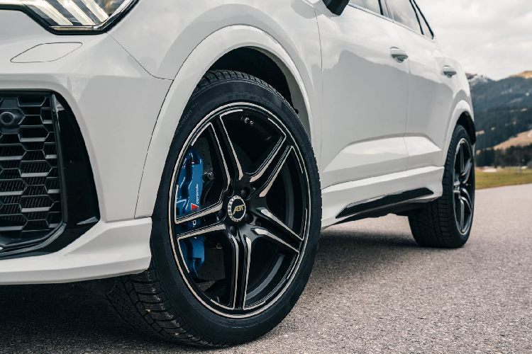 Với mức công suất này, Audi RS Q3 Sportback có sức mạnh ngang ngửa Porsche 911 Carrera S mạnh 450 mã lực và mạnh hơn cả Ferrari 360 Challenge Stradale Thậm chí , sức kéo của chiếc SUV này còn lớn hơn cả BMW M2.