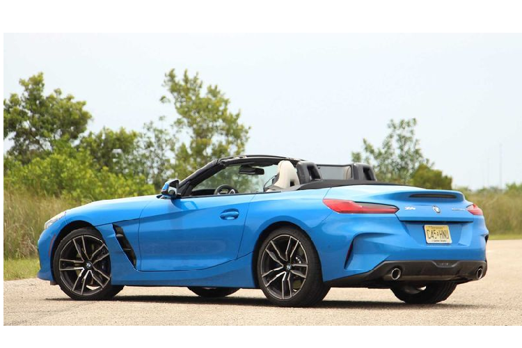 Vừa qua, BMW Việt Nam đã công bố sẽ đưa Z4 về nước với 1 phiên bản duy nhất cùng gói thể thao M Sport. Theo kế hoạch, mẫu xe này sẽ chính thức đặt chân tại Việt Nam vào khoảng tháng 9/2020. Tuy nhiên, hiện chưa rõ phiên bản được nhập về Việt Nam là sDrive20i hay sDrive30i. Mức giá xe BMW Z4 2020 dự kiến khoảng 3 tỷ đồng.