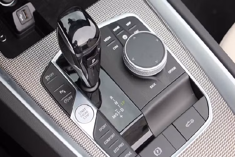 Hệ thống kết nối không dây Apple CarPlay của BMW luôn được đánh giá rất cao bởi khả năng kết nối ổn định và dễ dàng sử dụng. Tuy nhiên, hệ thống kết nối trên Z4 lại không thực sự tốt khi chưa đem lại những phản hồi ổn định.