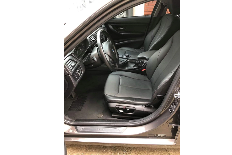 Nhìn chung, BMW 320i đời 2012 là một gợi ý cho người mua sedan để phục vụ cho gia đình, đề cao cảm giác lái đầm chắc, chính xác và độ an toàn cao.