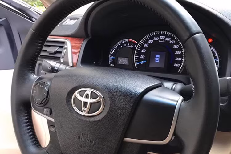Toyota Camry dung 7 nam, hon 600 trieu dong o Ha Noi-Hinh-4