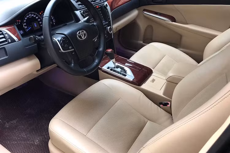 Toyota Camry dung 7 nam, hon 600 trieu dong o Ha Noi-Hinh-5
