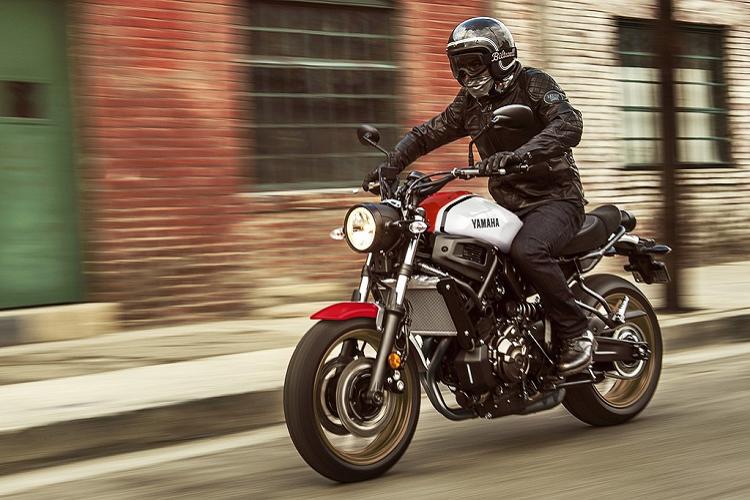 Hiện Yamaha Việt Nam chỉ phân phối XSR900 với giá 299 triệu chứ chưa có kế hoạch bán ra mẫu xe Yamaha XSR700 mới. Đây là mẫu xe cạnh tranh với Kawasaki Vulcan.