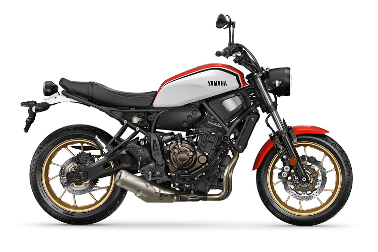 Ở đời 2020, Yamaha XSR700 có 2 phiên bản màu mới là trắng phối sọc đen đỏ và đen nhám. Đi cùng đó mâm xe được phối màu vàng đồng lạ mắt. Dự kiến XSR700 mới sẽ bắt đầu có mặt tại các đại lý từ tháng 2 năm nay.