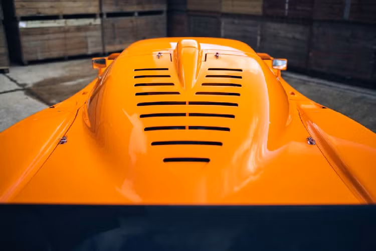 Hệ thống ống xả cũng được nâng cấp với khả năng đóng mở điện tử, được điều chỉnh thông qua điều khiên từ xa. Cuối cùng là hệ thống phanh nâng cấp và một số trang bị an toàn để xe có thể hợp pháp xuất hiện ở các buổi gặp mặt của những chiếc siêu xe.