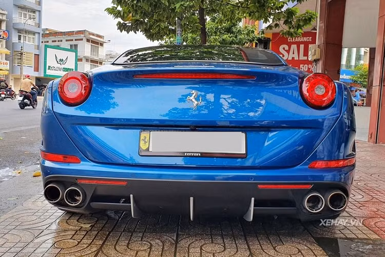 Cung cấp sức mạnh cho Ferrari California T là cỗ máy tăng áp kép V8 3,9 lít sản sinh công suất 552 mã lực và mô-men xoắn cực đại 755Nm. Kết hợp cùng hộp số bán tự động ly hợp kép 7 cấp, Ferrari California T chỉ mất 3,6 giây để tăng tốc từ 0-100 km/h trước khi đạt vận tốc tối đa 315 km/h.