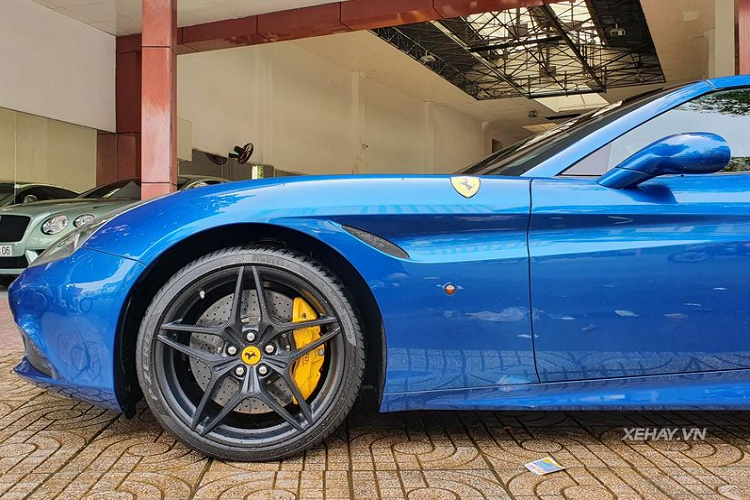 Mẫu siêu xe Ferrari California T là phiên bản cải tiến của Ferrari California, "ngựa chồm" sở hữu kiểu dáng hầm hố và khí động học cao.