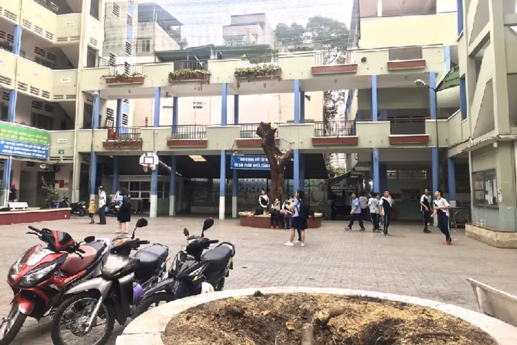 Hieu truong truong THCS Bach Dang: Toi nhan trach nhiem de lam guong