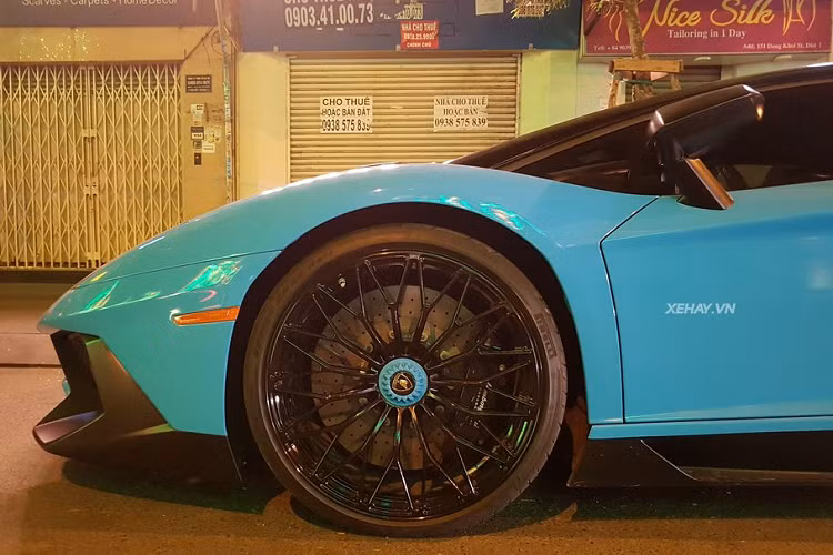 Siêu phẩm Lamborghini Aventador LP750-4 SV Coupe được giới thiệu tới công chúng trên toàn thế giới lần đầu tiên vào tháng 3/2015 tại Geneva Motor Show, Thuỵ Sỹ. Vào thời điểm đó, Lamborghini tuyên bố siêu xe Aventador LP750-4 SV Coupe sẽ chỉ được sản xuất giới hạn với số lượng 600 chiếc trên toàn cầu.