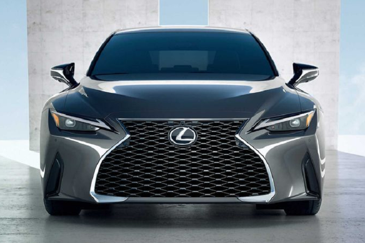 Trong khi đó, hệ thống kiểm soát hành trình thích ứng với chức năng Stop&amp;Go, đọc biển báo đường bộ và cảnh báo chệch làn đường với công nghệ tập trung làn đường đều là các tùy chọn mất phí. Hiện giá xe Lexus IS 2021 mới vẫn chưa được công bố, thời gian xe có mặt tại các đại lý cũng là một ẩn số.