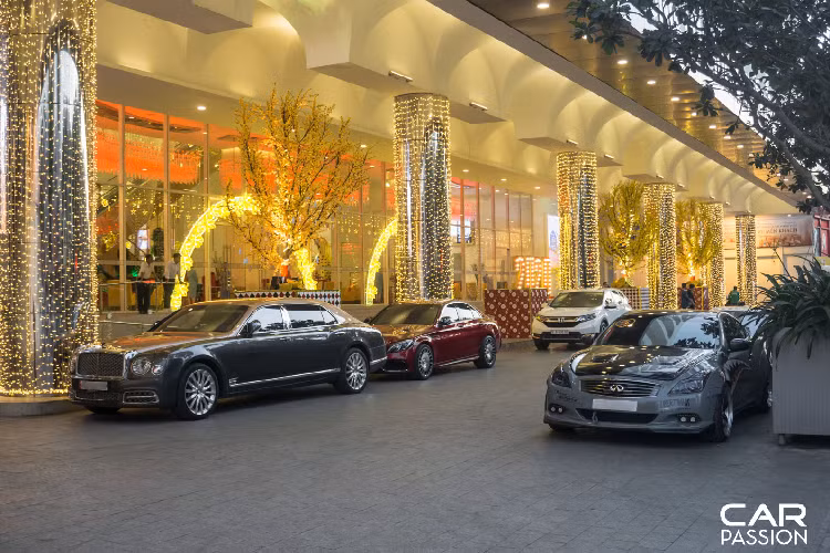 Ngoài dàn xe thể thao "hàng hiếm" được độ lại công phu góp mặt tại đám cưới của chủ garage độ xe Sài Gòn, còn có nhiều dân chơi siêu xe đình đám khác tại Việt Nam tham dự.