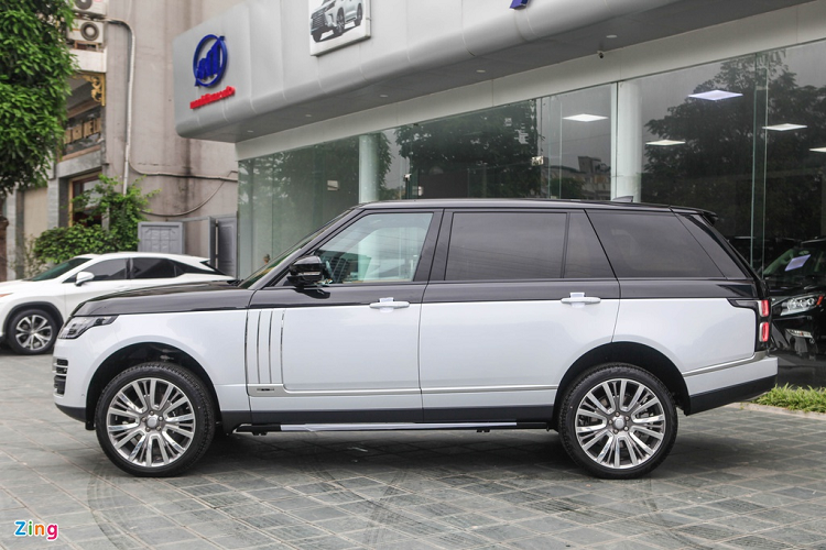 Phiên bản LWB của Range Rover SVAutobiography có các kích cỡ dài x rộng x cao lần lượt là 5.200 mm x 2.220 mm x 1.868 mm, chiều dài cơ sở 3.122 mm.