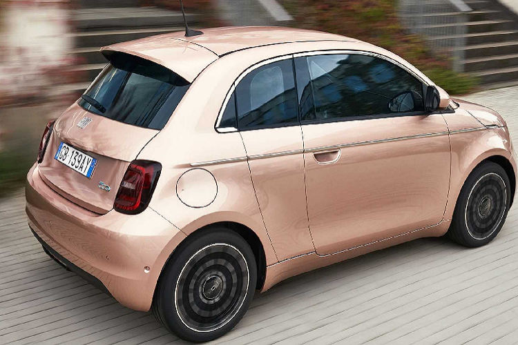 Thực tế, cánh cửa này chỉ khiến xe nặng thêm 30 kg, vậy nên nó không gây ảnh hưởng tới cự li di chuyển hoặc hiệu suất.