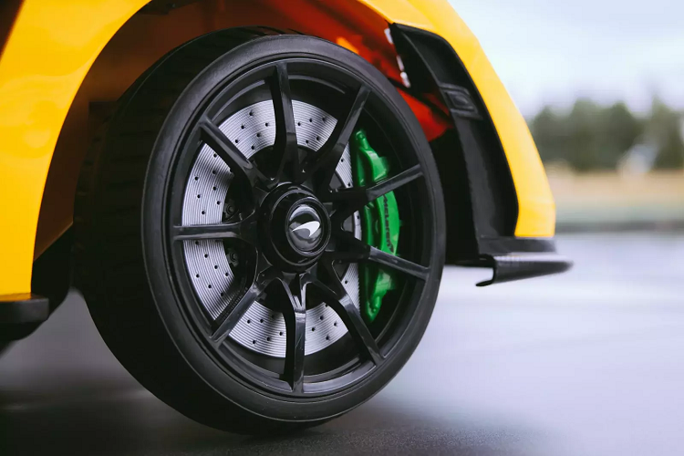 Tất cả các tính năng có trên xe đồ chơi 720S trước đây đều được bê nguyên sang Senna.