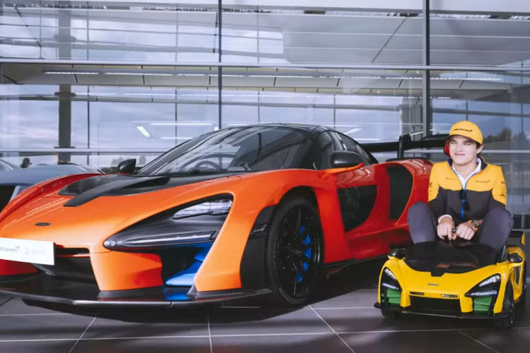 Tất nhiên, giá xe McLaren Senna đồ chơi sẽ rẻ hơn nhiều xe thật khi khởi điểm khoảng 375 bảng Anh (tương đương 11,5 triệu đồng).