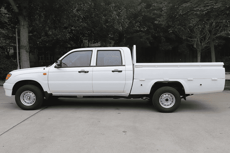 Mới đây, Zhongxing đã cho ra đời một biến bản mới của Grand Tiger tại Trung Quốc, trang bị một khối động cơ chạy xăng tăng áp dung tích 1.5 lít mới. Ngoại trừ nâng cấp về động cơ, chiếc xe bán tải này trông vẫn rất cơ bản, hay nói cách khác là lạc hậu với bộ la-zăng thép và không trang bị đèn sương mù. Thế những điều này lại khiến nó trở nên “ngầu lạ” trong mắt nhiều người thời đại này.