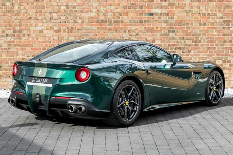 Tuy nhiên, trong số xe này không có chiếc nào qua tay bộ phận cá nhân hoá Tailor Made để có một bộ áo hay nội thất riêng biệt như chiếc Ferrari F12 Berlinetta độ khủng trong bài viết này.